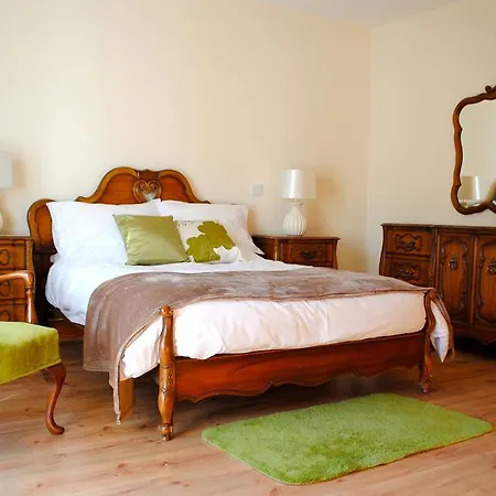 Rossmore Farmhouse Couette-café